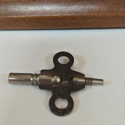LOT 143F: Antique Mantle Clock with Key