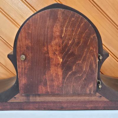 LOT 143F: Antique Mantle Clock with Key