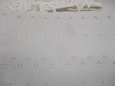 Vintage Embroidered Linens Table Cloths & Napkins