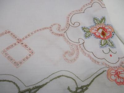 Vintage Embroidered Linens Table Cloths & Napkins