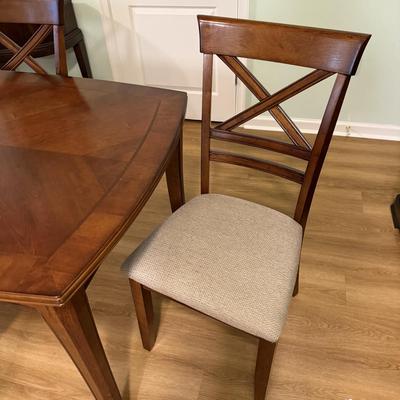 Dining Table & Chairs Set