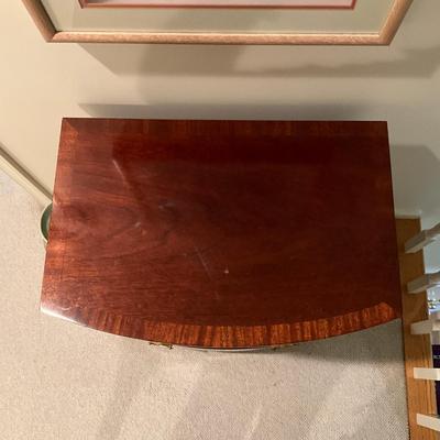 F705 Thomasville Mahogany English Style Four Drawer Small Chest