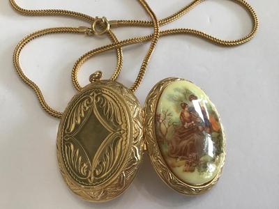 Fragonard Signed Cameo Locket With Chain Vintage