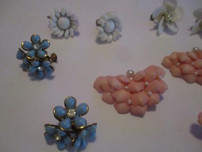 Antique Pierced & Clip On Earrings (1) Signed Lisner Leaf Clip On Earrings #41