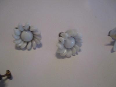 Antique Pierced & Clip On Earrings (1) Signed Lisner Leaf Clip On Earrings #41