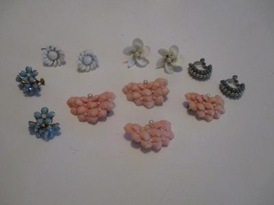 Antique Pierced & Clip On Earrings (1) Signed Lisner Leaf Clip On Earrings #41