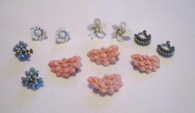 Antique Pierced & Clip On Earrings (1) Signed Lisner Leaf Clip On Earrings #41