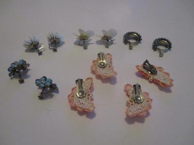 Antique Pierced & Clip On Earrings (1) Signed Lisner Leaf Clip On Earrings #41