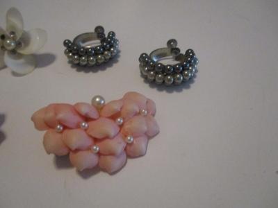 Antique Pierced & Clip On Earrings (1) Signed Lisner Leaf Clip On Earrings #41