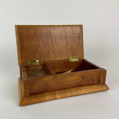 452 Kao Woodcraft Music Box