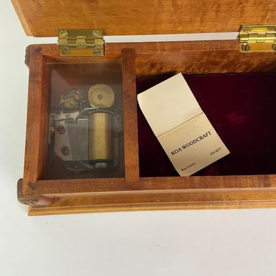452 Kao Woodcraft Music Box
