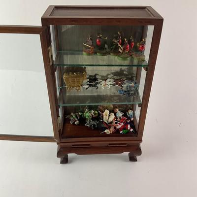 461 Miniature Display Cabinet With Small Toys