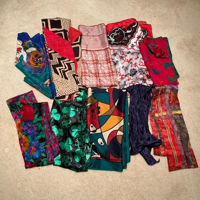 473 Assortment Of Scarves