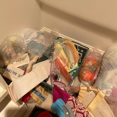 475 Large Knitting Lot