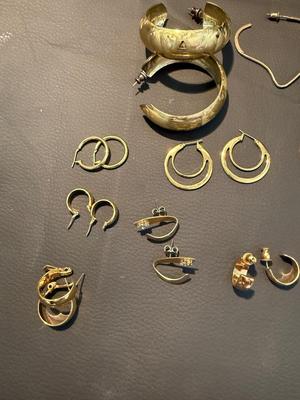 Sale Photo Thumbnail #221: This is for a variety of gold tone earrings. Blast from the past check them back in the 90s. And more modern ones as well. This would make your outfit complete.