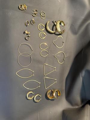 Sale Photo Thumbnail #220: This is for a variety of gold tone earrings. Blast from the past check them back in the 90s. And more modern ones as well. This would make your outfit complete.