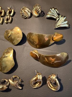Sale Photo Thumbnail #226: It’s disco fever time. This lot has a lot of gold tone earrings. More on the chunky side than the other this is great for your vintage attire. Or sprucing up an outfit.