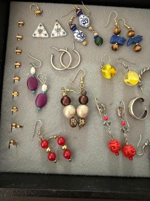 Sale Photo Thumbnail #238: This is a great lot of earrings. As you can see in the pictures there is silver chunky earrings and there’s other silver earrings. I’m not sure if they are complete silver or sterling because they’re not marked there’s marble earrings which I thin