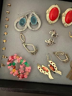 Sale Photo Thumbnail #252: This light has fun Vintage earrings. There’s some big chunky earrings some smaller, beautiful little earrings a lot of 80s style going on here.