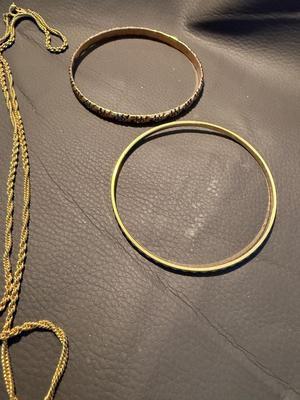 Sale Photo Thumbnail #276: This slot is for some beautiful girls home pieces. There is a necklace and for bracelets..