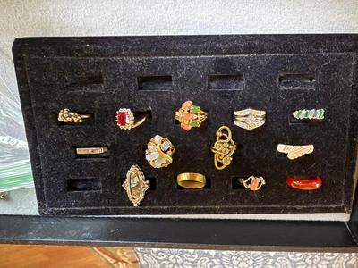 Sale Photo Thumbnail #285: This is a fun assortment of costume jewelry that you can wear to anything. There’s chunky there’s not so chunky. Some of the pieces are absolutely beautiful..