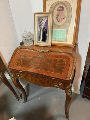 Sale Photo Thumbnail #330: This is suck a beautiful desk. If I had room to keep it, I think it would be mine. This sweet desk has metal senate scrolls to show off its beautiful wood. This would not only make beautiful all around piece in your home but it would make the sweetest van
