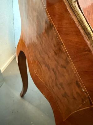 Sale Photo Thumbnail #327: This is suck a beautiful desk. If I had room to keep it, I think it would be mine. This sweet desk has metal senate scrolls to show off its beautiful wood. This would not only make beautiful all around piece in your home but it would make the sweetest van
