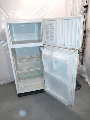 GE REFRIGERATOR/FREEZER