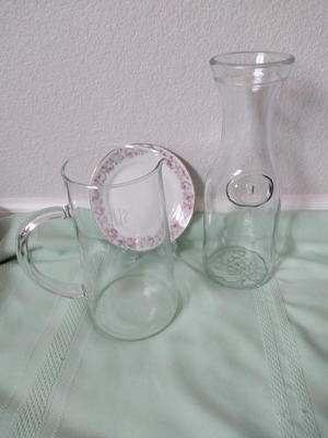 GLASS WATER PITCURECLASS CARET-JAR W/LID AND DOWLIES