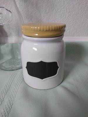 GLASS WATER PITCURECLASS CARET-JAR W/LID AND DOWLIES