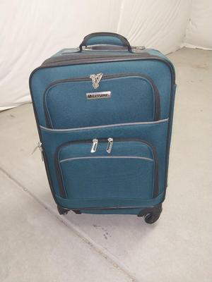FOUR WHEELED LEISURE LUGGAGE WITH PULL HANDLE