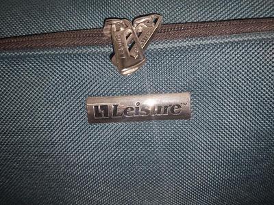 FOUR WHEELED LEISURE LUGGAGE WITH PULL HANDLE