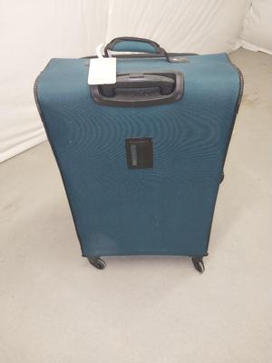 LEISURE FOUR WHEELED LUGGADE WITH PULL HANDLE