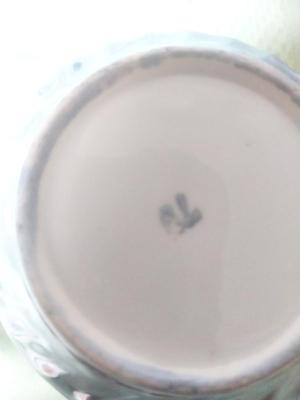 FINE CHINA TEACUPS W/SAUCER AND TEAPOT