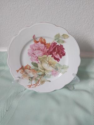 FINE CHINA TEACUPS W/SAUCER AND TEAPOT