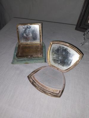 VINTAGE LADY'S COMPACTS AND SMALL COLLECTIBLES