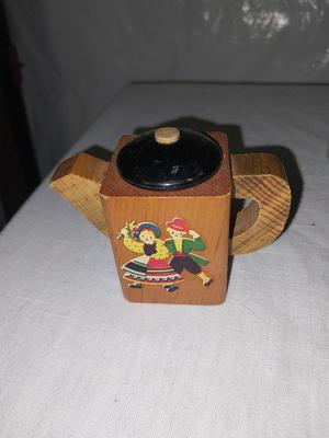 VINTAGE LADY'S COMPACTS AND SMALL COLLECTIBLES