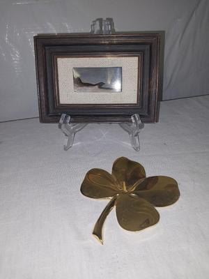 VINTAGE LADY'S COMPACTS AND SMALL COLLECTIBLES