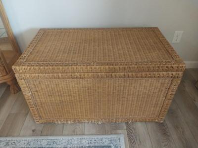 WICKER STORAGE TRUNK WITH HANDLES