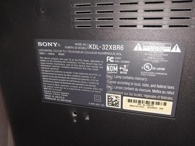 SONY 32" LCD DIGITAL COLOR TV WITH REMOTE