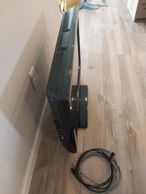SONY 32" LCD DIGITAL COLOR TV WITH REMOTE