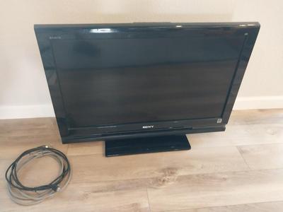 SONY 32" LCD DIGITAL COLOR TV WITH REMOTE