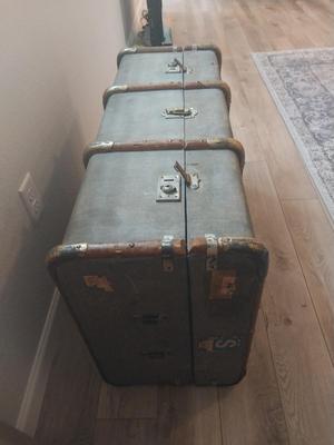 ANTIQUE TRUNK ORIGINATING FROM AFRICA