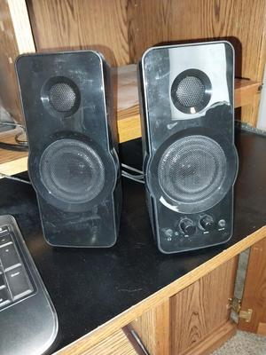 MONITOR-SPEAKERS-KEYBOARD AND PLUGIN