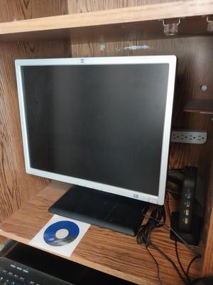 MONITOR-SPEAKERS-KEYBOARD AND PLUGIN