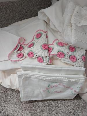 KING COMFORTER-SHEET SET AND KING PILLOWS