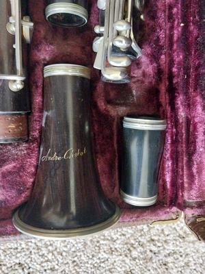 VINTAGE CLARINET IN CARRY CASE