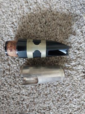 VINTAGE CLARINET IN CARRY CASE