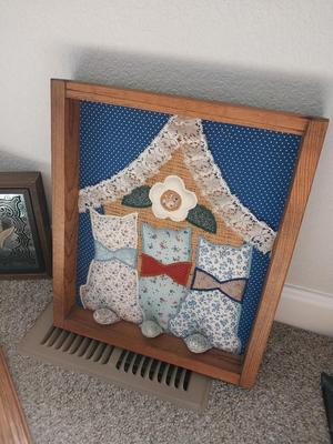 PHOTO FRAMES AND PICTURES