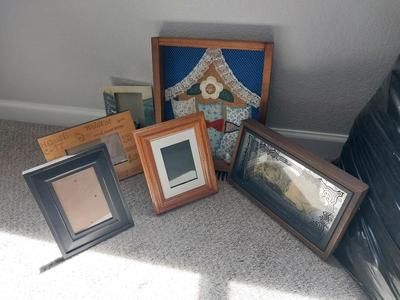 PHOTO FRAMES AND PICTURES